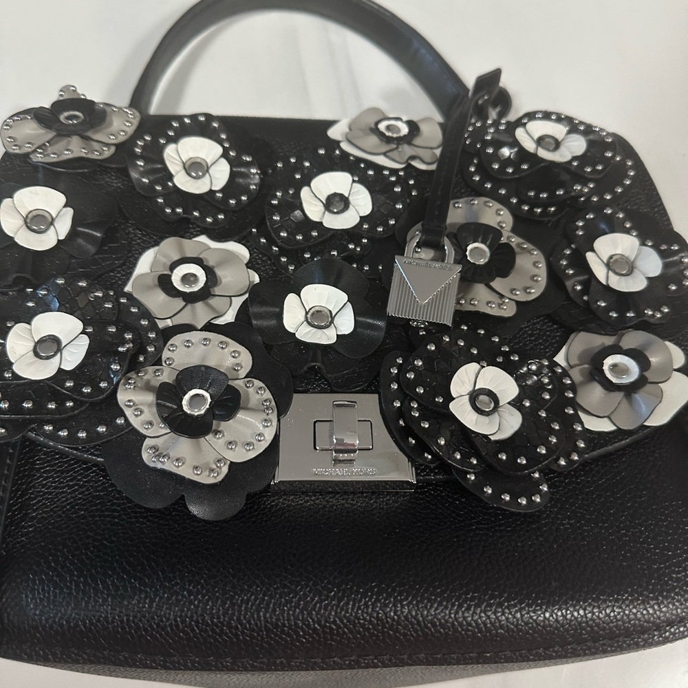 MICHAEL Michael Kors Black and Gray Shoulder Bag with Floral Design